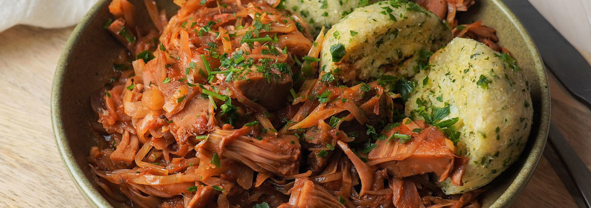 Who’s jack, who’s jack jackfruit, who’s jack jackfrucht, jackfruit, jackfrucht, jackfruit bestellen, jackfrucht kaufen, jackfruit kaufen, bio-jackfruit, bio-jackfrucht, who's jack, fleischersatz, alternative zu fleisch, jackfruit frikassee, jackfruit geschnetzeltes, jackfruit geschmack, jackfruit burger, jackfruit pulled pork, jackfruit bbq, jackfruit pulled pork bestellen, chefkoch jackfruit, jackfruit gulasch, jackfruit bolognese, jackfruit fleischersatz, jackfruit stinkfrucht, jackfruit deutsch, jackfruit curry, jackfruit curry rezept, jackfruit kalorien, jackfruit tree, jackfruit durian, jackfruit kaufen, jackfruit rezepte, jackfruit rezept, jackfruit brigitte, jackfruit baum kaufen, jackfruit bao, jackfruit dose, jackfruit grillen, jackfruit herkunft, jackfruit salat, jackfruit döner, jackfruit kohlenhydrate, jackfruit durian unterschied, jackfruit nährwerte, jackfruit dm, jackfruit edeka, jackfruit kaufen edeka, jackfruit rossmann, upton naturals jackfruit, jackfruit is durian, upton jackfruit germany, upton jackfruit, alnatura jackfruit, jacky f jackfruit, lotao jackfruit, govinda jackfruit, jackfruit kern, jackfruit kaufen köln, jackfruit stinkt, jackie jackfruit, jackfruit bei rewe, jackfruit geruch, jackfruit fleischersatz de, jackfruit gerichte, jackfruit fleischersatz rezepte, jackfruit vs durian, grüne jackfruit, Gastronomie, Food Service, Catering, Hotellerie