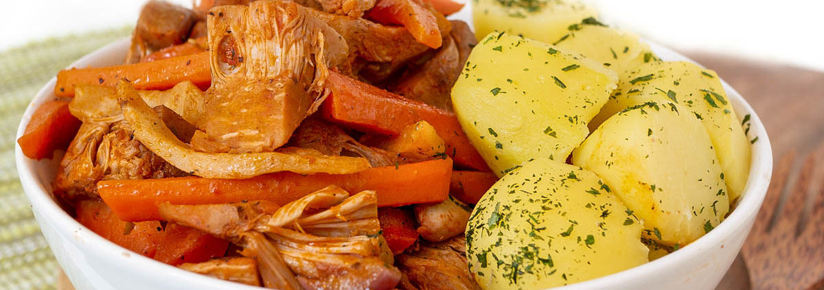 Who’s jack, who’s jack jackfruit, who’s jack jackfrucht, jackfruit, jackfrucht, jackfruit bestellen, jackfrucht kaufen, jackfruit kaufen, bio-jackfruit, bio-jackfrucht, who's jack, fleischersatz, alternative zu fleisch, jackfruit frikassee, jackfruit geschnetzeltes, jackfruit geschmack, jackfruit burger, jackfruit pulled pork, jackfruit bbq, jackfruit pulled pork bestellen, chefkoch jackfruit, jackfruit gulasch, jackfruit bolognese, jackfruit fleischersatz, jackfruit stinkfrucht, jackfruit deutsch, jackfruit curry, jackfruit curry rezept, jackfruit kalorien, jackfruit tree, jackfruit durian, jackfruit kaufen, jackfruit rezepte, jackfruit rezept, jackfruit brigitte, jackfruit baum kaufen, jackfruit bao, jackfruit dose, jackfruit grillen, jackfruit herkunft, jackfruit salat, jackfruit döner, jackfruit kohlenhydrate, jackfruit durian unterschied, jackfruit nährwerte, jackfruit dm, jackfruit edeka, jackfruit kaufen edeka, jackfruit rossmann, upton naturals jackfruit, jackfruit is durian, upton jackfruit germany, upton jackfruit, alnatura jackfruit, jacky f jackfruit, lotao jackfruit, govinda jackfruit, jackfruit kern, jackfruit kaufen köln, jackfruit stinkt, jackie jackfruit, jackfruit bei rewe, jackfruit geruch, jackfruit fleischersatz de, jackfruit gerichte, jackfruit fleischersatz rezepte, jackfruit vs durian, grüne jackfruit, Gastronomie, Food Service, Catering, Hotellerie
