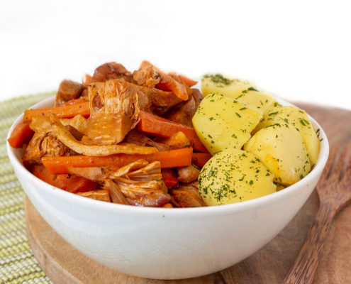 Who’s jack, who’s jack jackfruit, who’s jack jackfrucht, jackfruit, jackfrucht, jackfruit bestellen, jackfrucht kaufen, jackfruit kaufen, bio-jackfruit, bio-jackfrucht, who's jack, fleischersatz, alternative zu fleisch, jackfruit frikassee, jackfruit geschnetzeltes, jackfruit geschmack, jackfruit burger, jackfruit pulled pork, jackfruit bbq, jackfruit pulled pork bestellen, chefkoch jackfruit, jackfruit gulasch, jackfruit bolognese, jackfruit fleischersatz, jackfruit stinkfrucht, jackfruit deutsch, jackfruit curry, jackfruit curry rezept, jackfruit kalorien, jackfruit tree, jackfruit durian, jackfruit kaufen, jackfruit rezepte, jackfruit rezept, jackfruit brigitte, jackfruit baum kaufen, jackfruit bao, jackfruit dose, jackfruit grillen, jackfruit herkunft, jackfruit salat, jackfruit döner, jackfruit kohlenhydrate, jackfruit durian unterschied, jackfruit nährwerte, jackfruit dm, jackfruit edeka, jackfruit kaufen edeka, jackfruit rossmann, upton naturals jackfruit, jackfruit is durian, upton jackfruit germany, upton jackfruit, alnatura jackfruit, jacky f jackfruit, lotao jackfruit, govinda jackfruit, jackfruit kern, jackfruit kaufen köln, jackfruit stinkt, jackie jackfruit, jackfruit bei rewe, jackfruit geruch, jackfruit fleischersatz de, jackfruit gerichte, jackfruit fleischersatz rezepte, jackfruit vs durian, grüne jackfruit, Gastronomie, Food Service, Catering, Hotellerie